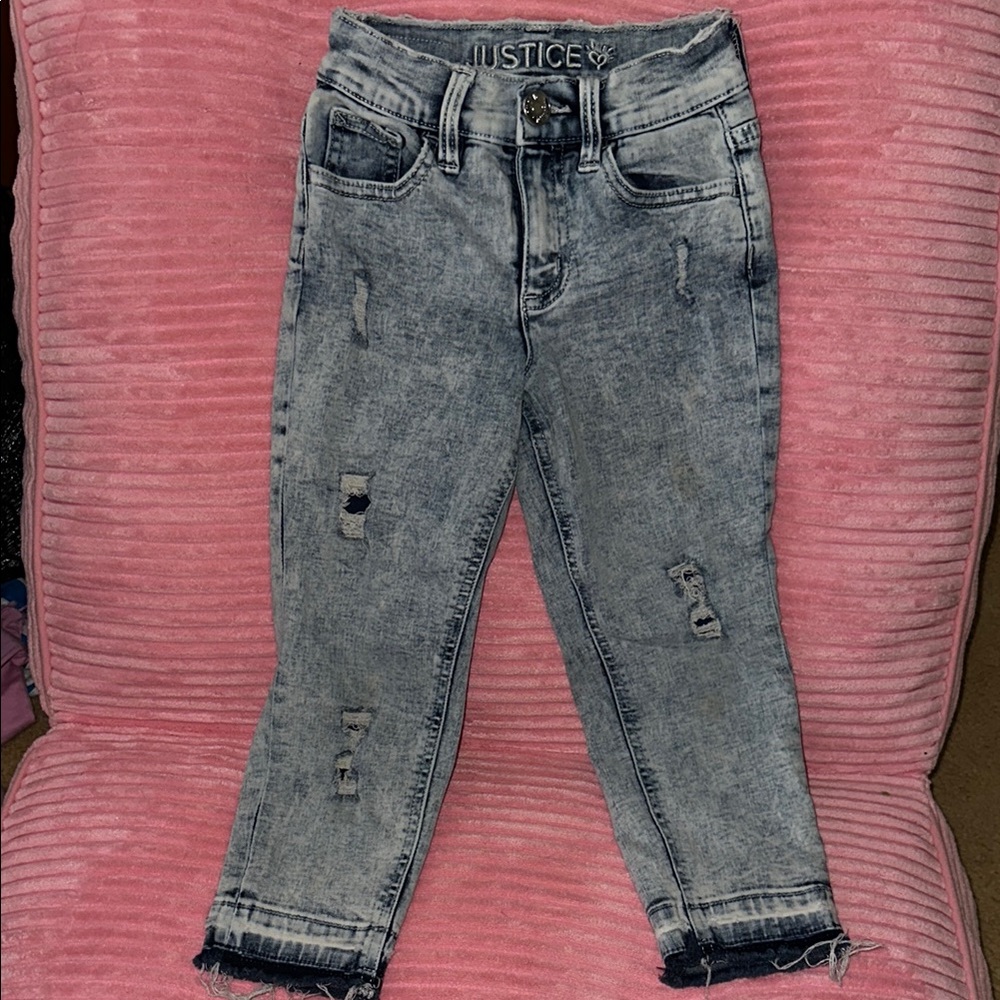 Justice Gray Ankle Cropped Jeans with Distressed Look